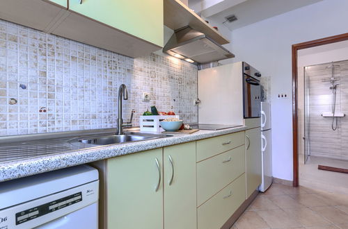 Photo 15 - 2 bedroom House in Pićan with private pool and garden