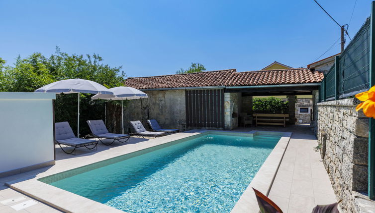 Photo 1 - 2 bedroom House in Pićan with private pool and garden