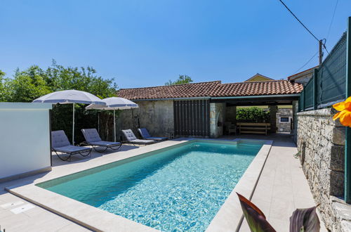 Photo 1 - 2 bedroom House in Pićan with private pool and garden