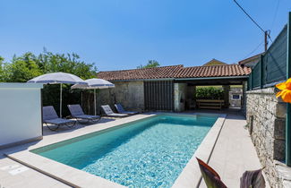 Foto 1 - Casa con 2 camere da letto a Pićan con piscina privata e giardino