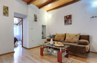 Photo 3 - Maison de 2 chambres à Pićan avec piscine privée et jardin