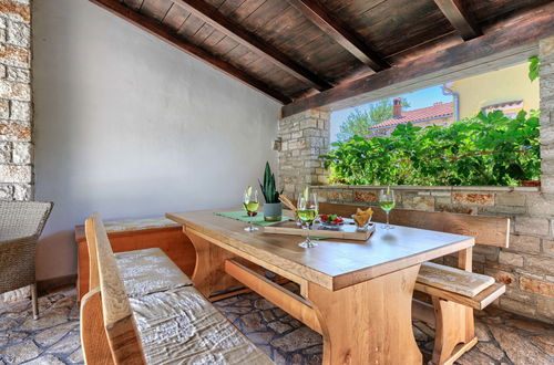 Photo 21 - 2 bedroom House in Pićan with private pool and garden