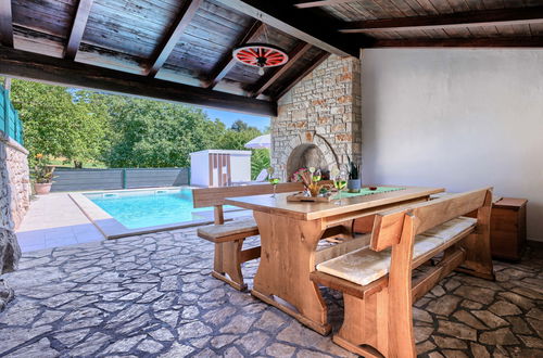 Photo 2 - 2 bedroom House in Pićan with private pool and garden