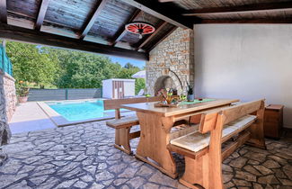 Photo 2 - 2 bedroom House in Pićan with private pool and garden