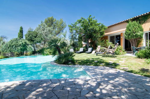 Photo 1 - Maison de 4 chambres à Garéoult avec piscine privée et jardin