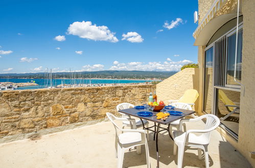 Photo 2 - Apartment in Saint-Cyr-sur-Mer with terrace