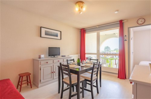 Foto 11 - Apartamento de 1 quarto em Vaux-sur-Mer com jardim e vistas do mar