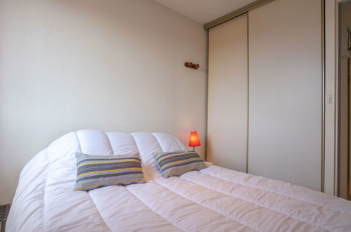 Foto 15 - Appartamento con 1 camera da letto a Vaux-sur-Mer con giardino e vista mare