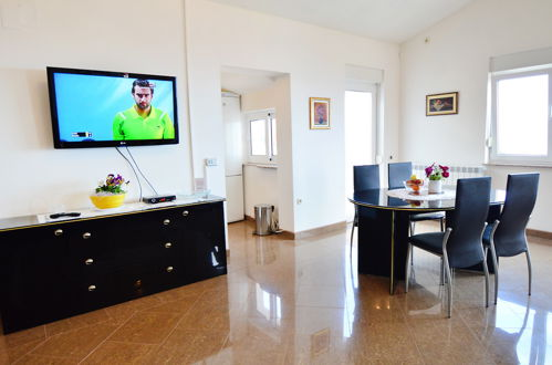 Photo 4 - 2 bedroom Apartment in Opatija with swimming pool and sea view