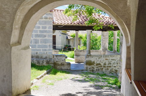 Foto 17 - Apartamento de 2 quartos em Opatija com piscina e jardim