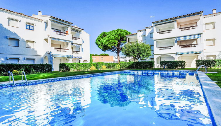 Photo 1 - 2 bedroom Apartment in Pals with swimming pool and garden