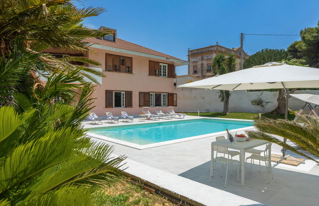 Casa de 5 quartos em Marsala com piscina privada e jardim - Foto 2