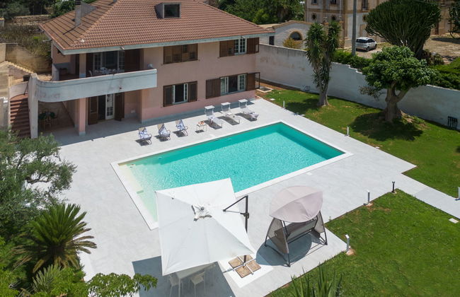 Casa de 5 quartos em Marsala com piscina privada e jardim - Foto 1