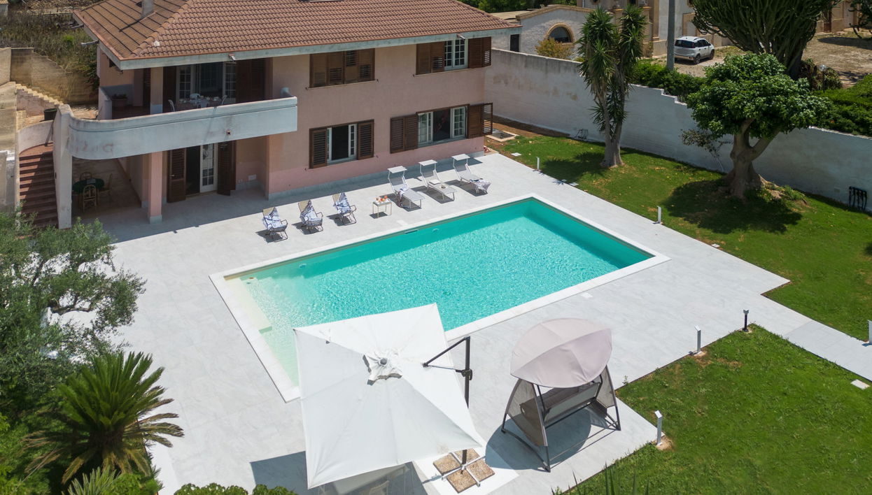 Casa de 5 quartos em Marsala com piscina privada e jardim - Foto 1