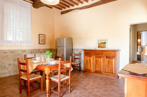 Photo 12 - 2 bedroom Apartment in Colle di Val d'Elsa with swimming pool and garden