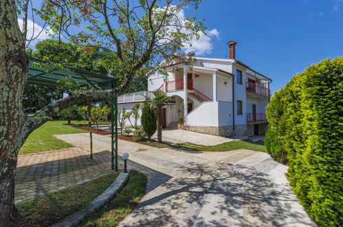 Foto 32 - Appartamento con 3 camere da letto a Poreč con piscina e giardino