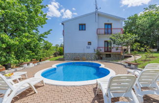 Foto 1 - Apartamento de 3 quartos em Poreč com piscina e jardim