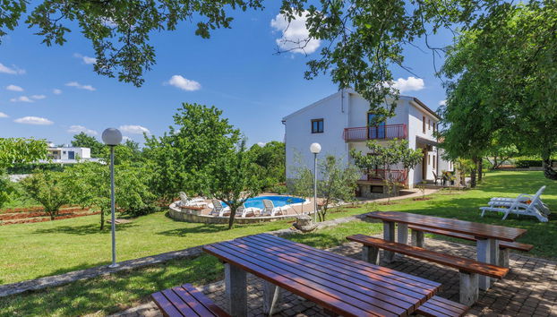 4 bedroom Apartment in Poreč with swimming pool and garden - Photo 2
