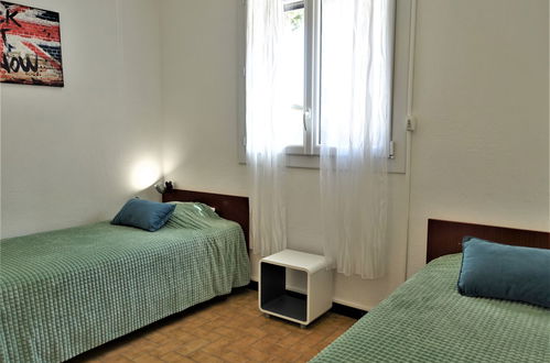 Foto 5 - Appartamento con 2 camere da letto a Narbonne con vista mare