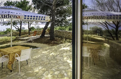 Foto 15 - Casa de 2 quartos em Starigrad com jardim e vistas do mar