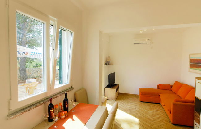 3 bedroom House in Starigrad with garden and terrace - Photo 5