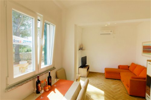 Photo 5 - 2 bedroom House in Starigrad with garden and sea view
