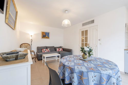 Foto 4 - Appartamento con 1 camera da letto a Cavalaire-sur-Mer con vista mare