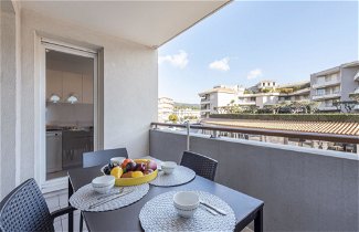 Foto 2 - Apartamento de 1 habitación en Cavalaire-sur-Mer con vistas al mar