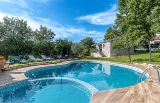 Photo 1 - Appartement de 2 chambres à Pazin avec piscine et jardin