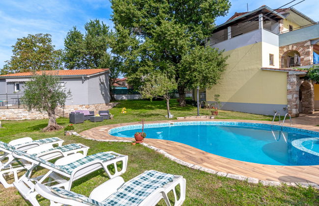 Apartamento de 3 quartos em Pazin com piscina e jardim - Foto 25