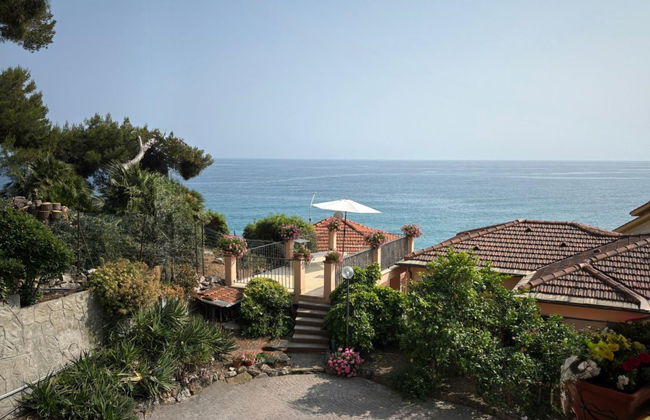 Casa de 3 quartos em Cipressa com jardim e terraço - Foto 29