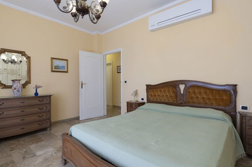 Photo 25 - 2 bedroom House in Cipressa with terrace and sea view