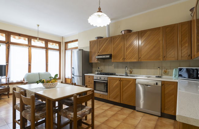 Casa de 3 quartos em Cipressa com jardim e terraço - Foto 11