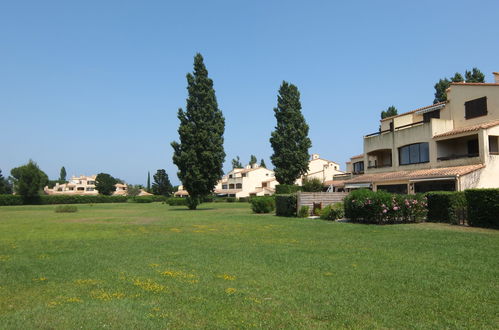 Foto 16 - Appartamento con 1 camera da letto a Saint-Cyprien con vista mare