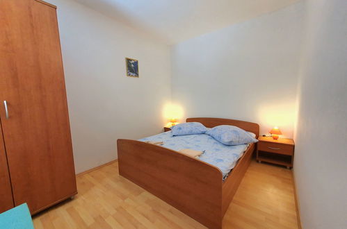 Foto 5 - Apartamento de 1 habitación en Stari Grad con jardín