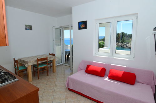 Foto 4 - Apartment mit 1 Schlafzimmer in Stari Grad mit blick aufs meer