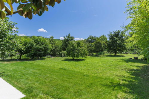 Foto 6 - Casa de 3 quartos em Buzet com jardim e terraço