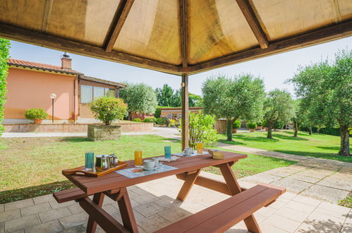 Foto 5 - Appartamento con 3 camere da letto a Castelfranco di Sotto con piscina e giardino