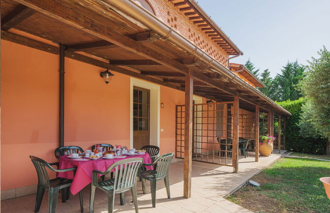 3 bedroom Apartment in Castelfranco di Sotto with swimming pool and garden - Photo 3