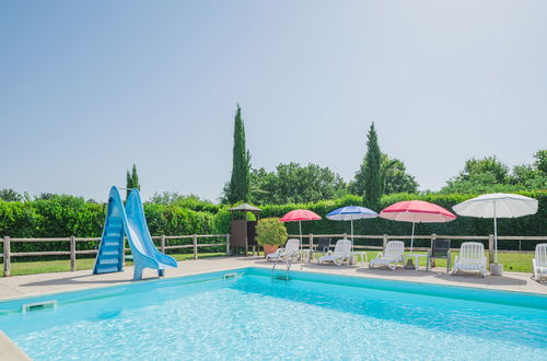 Foto 40 - Apartamento de 3 habitaciones en Castelfranco di Sotto con piscina y jardín