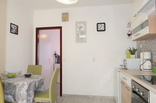 Photo 18 - 1 bedroom Apartment in Blato with garden