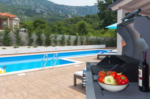 Photo 24 - Maison de 3 chambres à Vinodolska Općina avec piscine privée et vues à la mer