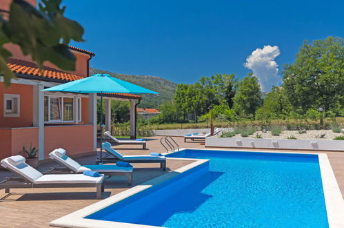 Foto 1 - Casa con 3 camere da letto a Vinodolska Općina con piscina privata e vista mare