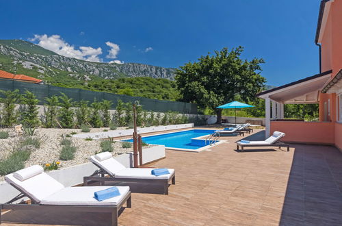 Foto 19 - Casa de 3 habitaciones en Vinodolska Općina con piscina privada y vistas al mar