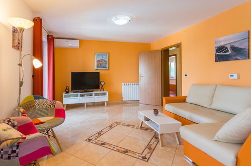 Foto 8 - Apartamento de 2 quartos em Poreč com piscina e jardim