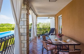 Photo 3 - 2 bedroom Apartment in Poreč with swimming pool and garden