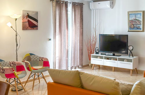 Photo 15 - 2 bedroom Apartment in Poreč with swimming pool and garden