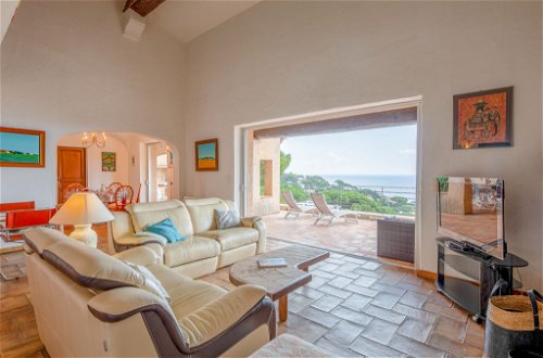 Foto 4 - Casa de 4 quartos em Sainte-Maxime com piscina privada e vistas do mar