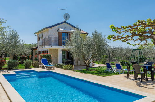 Foto 2 - Casa con 2 camere da letto a Umag con piscina privata e vista mare