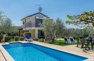 Photo 1 - Maison de 2 chambres à Umag avec piscine privée et vues à la mer